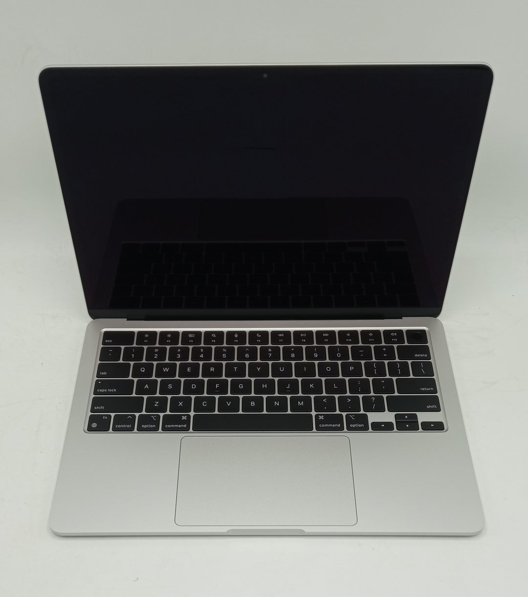 MacBook Air 2024 | 13 Inches | Apple M3 Chip | 16 GB Ram | 512 GB SSD | Silver | 8 Cycles (Like New) | (Code - 241991)