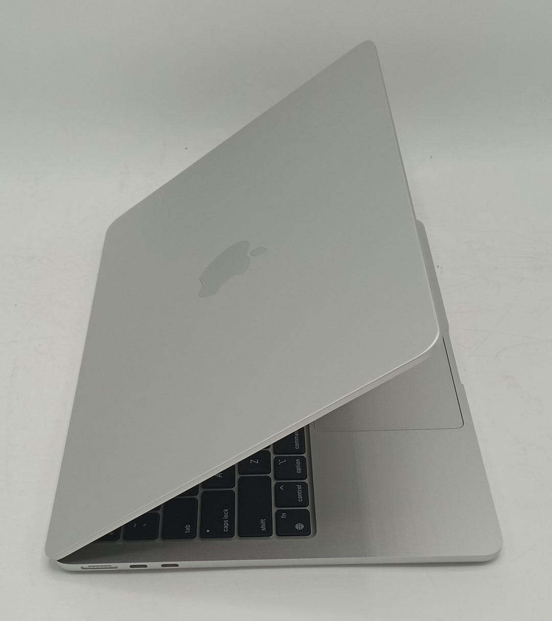 MacBook Air 2024 | 13 Inches | Apple M3 Chip | 16 GB Ram | 512 GB SSD | Silver | 8 Cycles (Like New) | (Code - 241991)