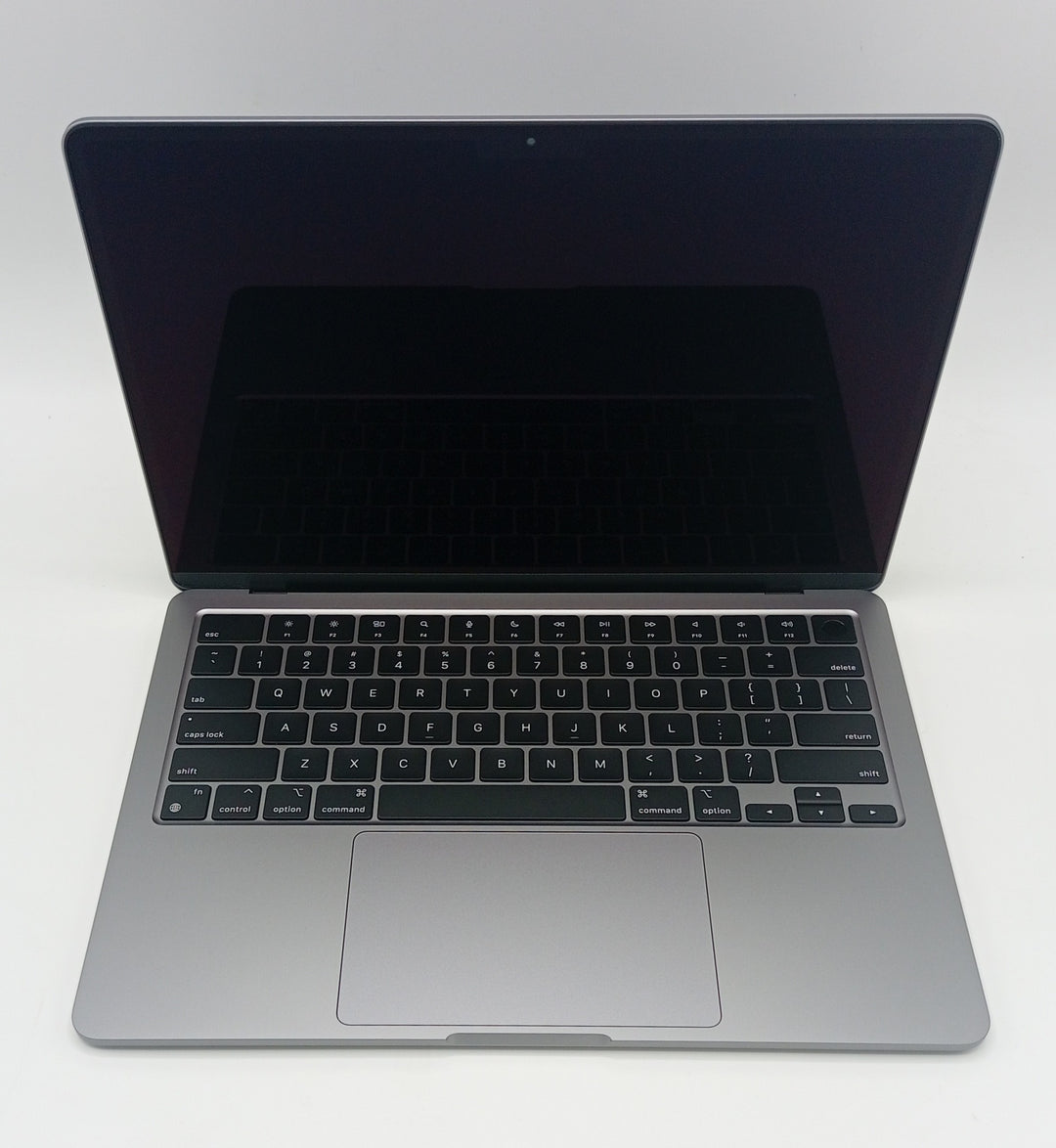 Macbook Air 2022 | 13 Inches | Apple M2 Chip | 16 GB Ram | 256 GB SSD | Space Gray | 9 Cycles (Like New) | Code (252010)