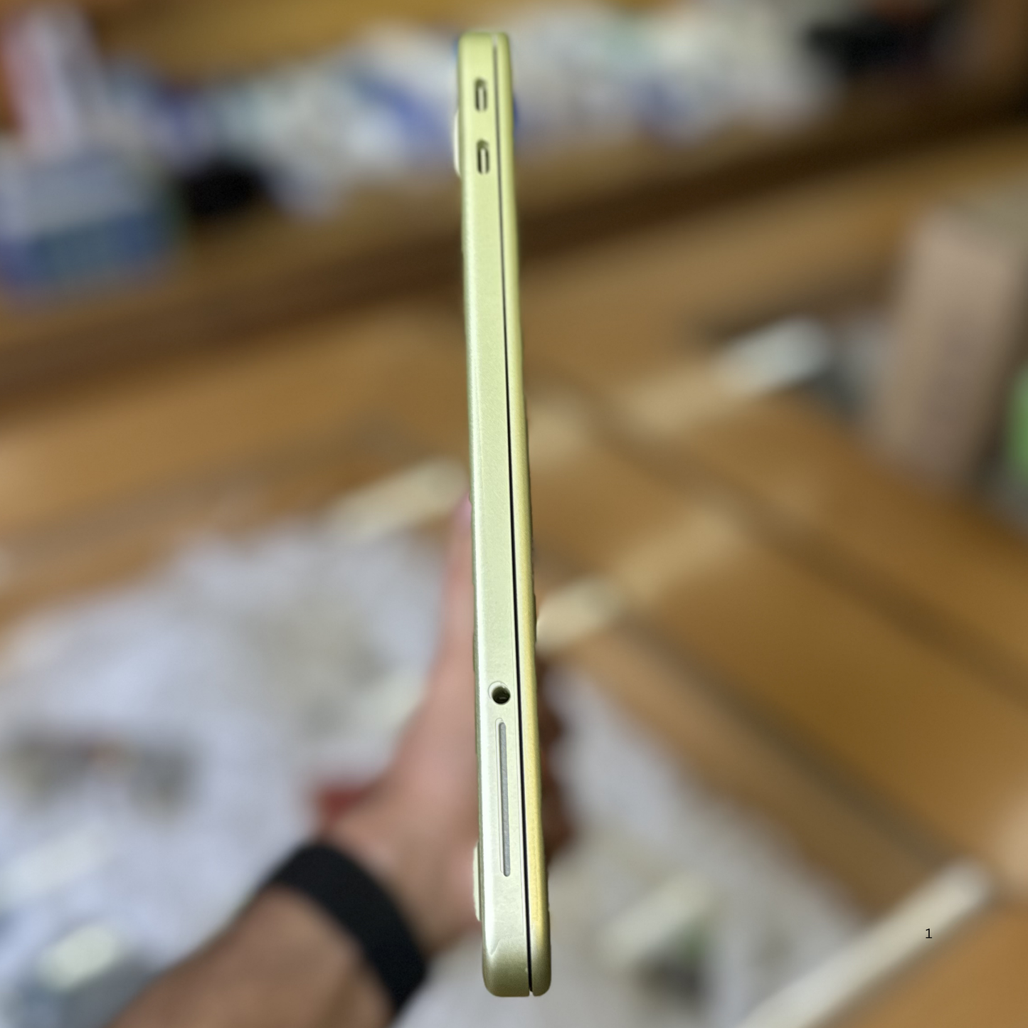 MacBook Neo 13-inch (A18 Pro) – 8GB / 256GB (Used).