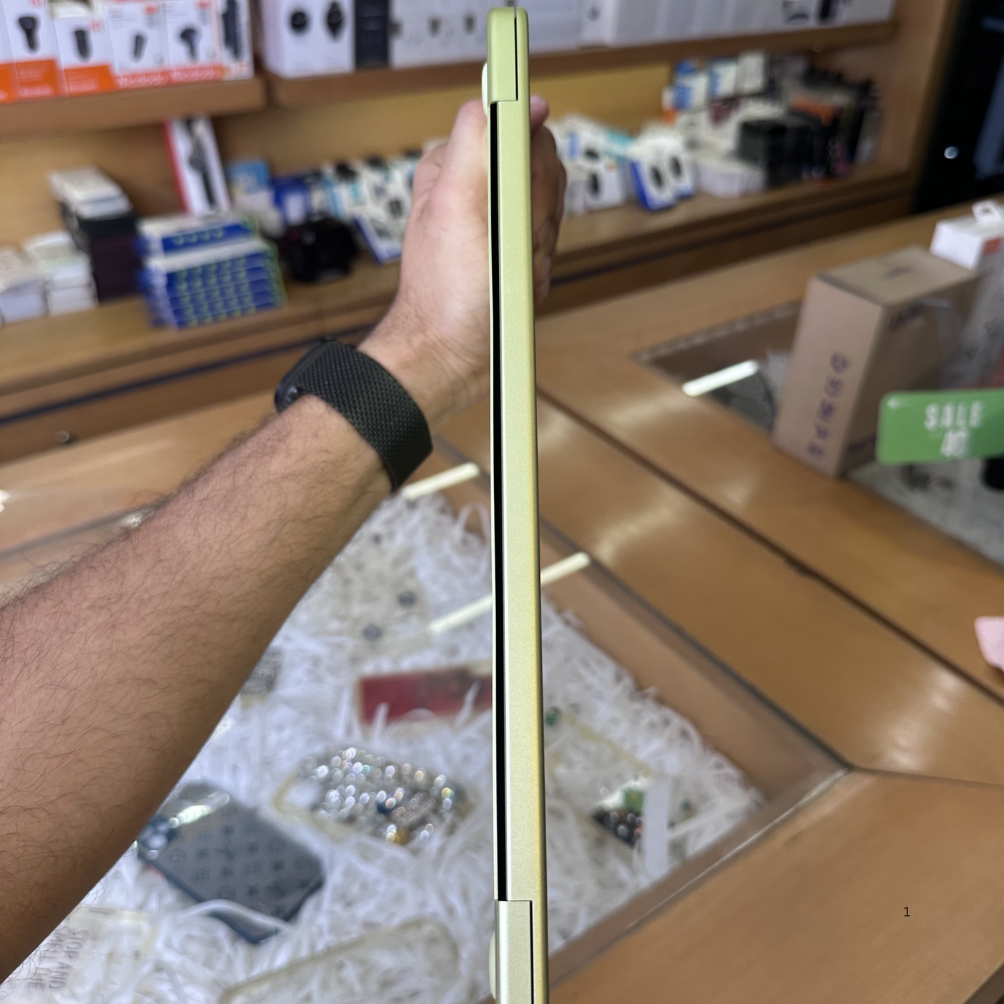 MacBook Neo 13-inch (A18 Pro) – 8GB / 256GB (Used).