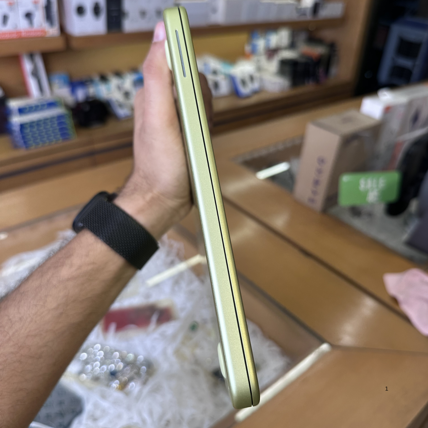 MacBook Neo 13-inch (A18 Pro) – 8GB / 256GB (Used).