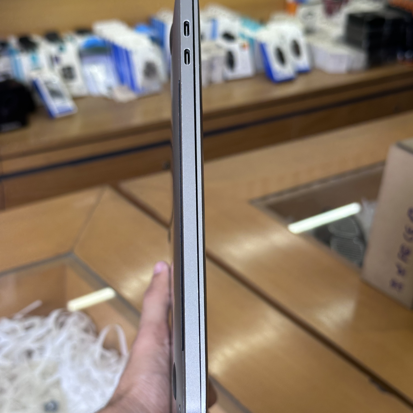 Used MacBook Pro 13-inch (Core i7) – 16GB / 512GB