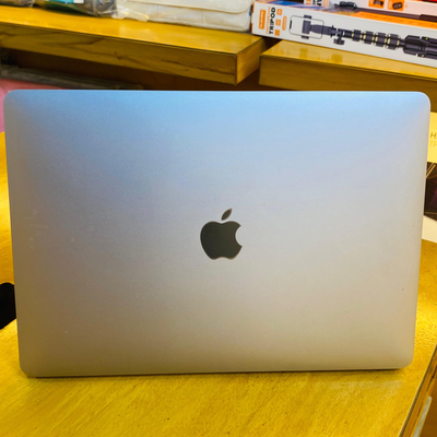 Used MacBook Pro 13-inch 2016 – 16GB / 512GB