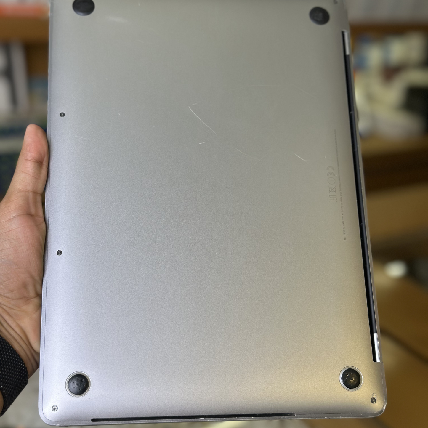Used MacBook Pro 13-inch 2016 (Touch Bar) – 8GB / 256GB
