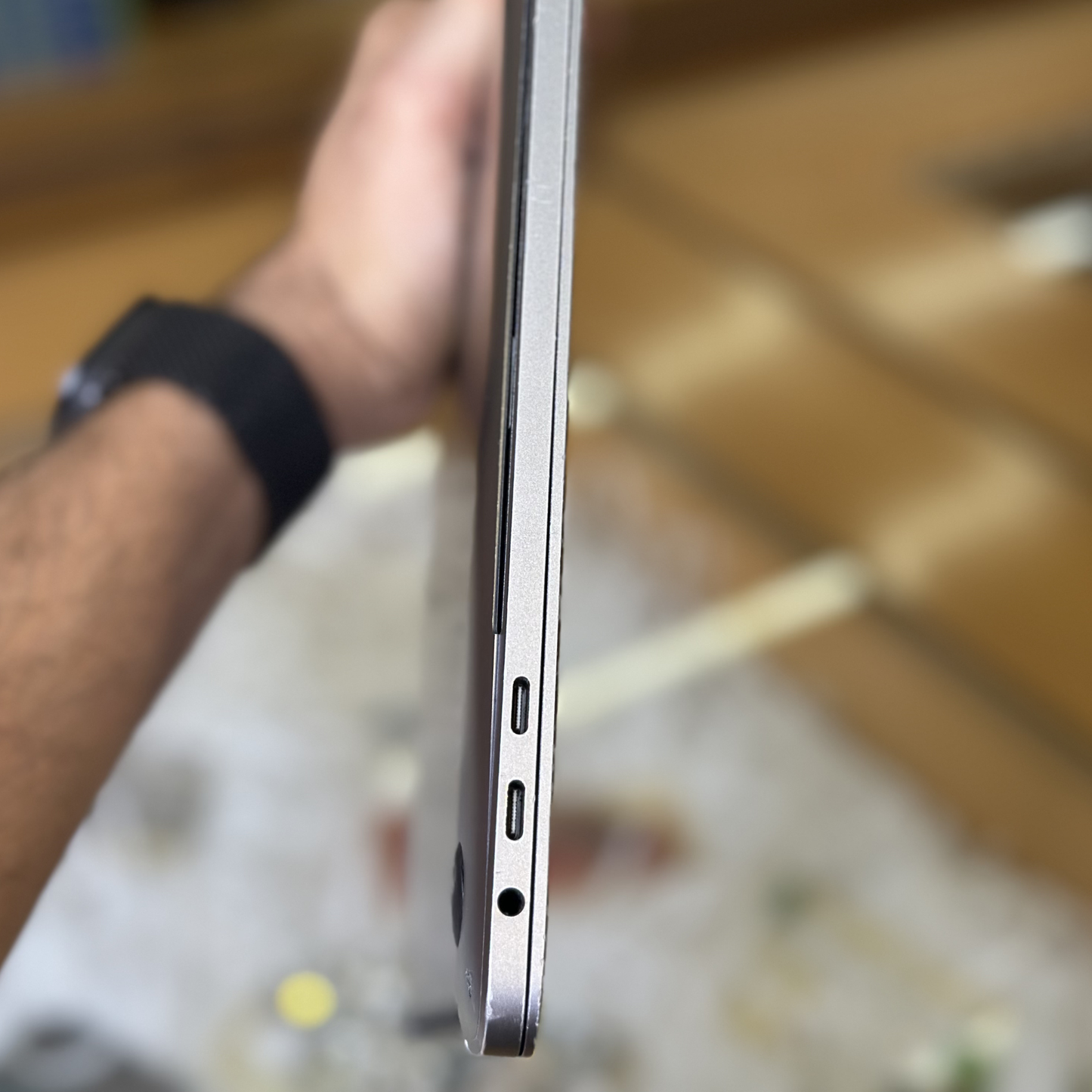 Used MacBook Pro 13-inch 2016 (Touch Bar) – 8GB / 256GB