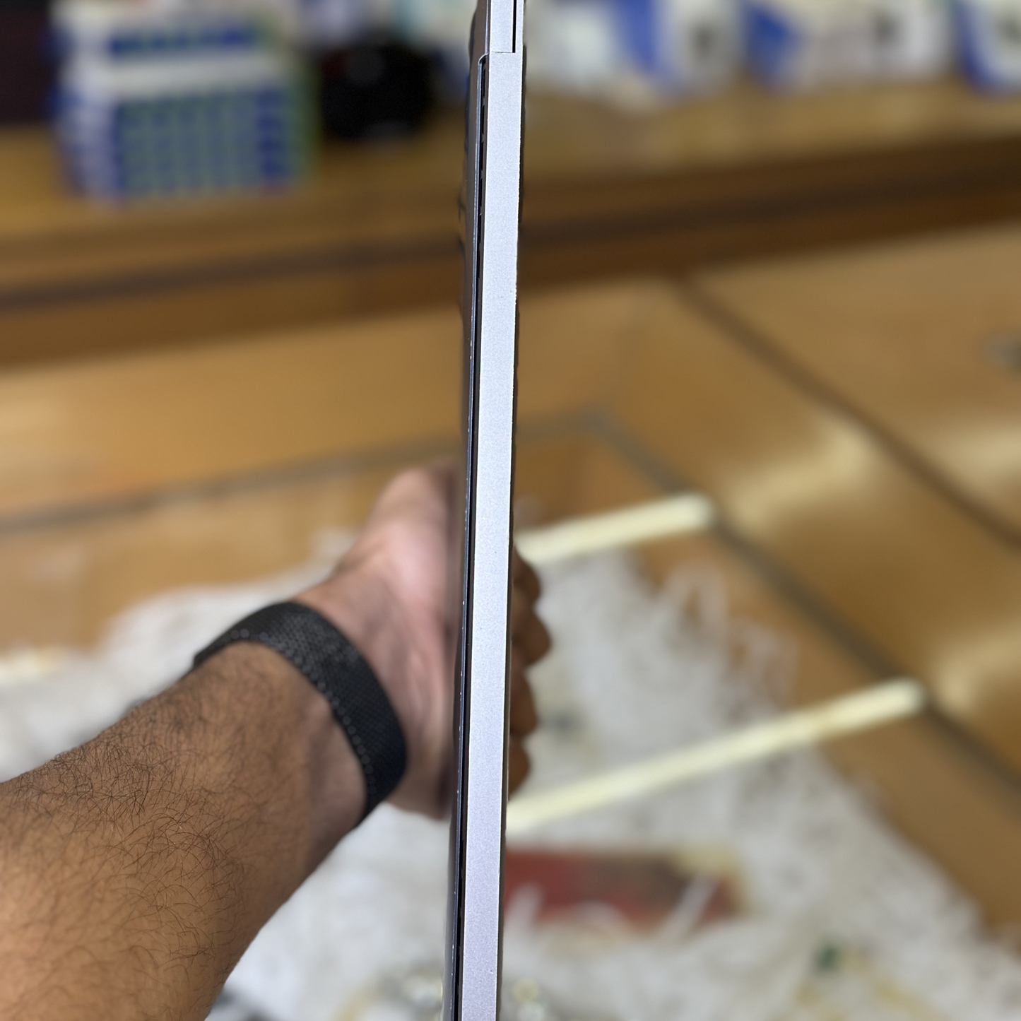 Used MacBook Pro 13-inch 2016 (Touch Bar) – 8GB / 256GB