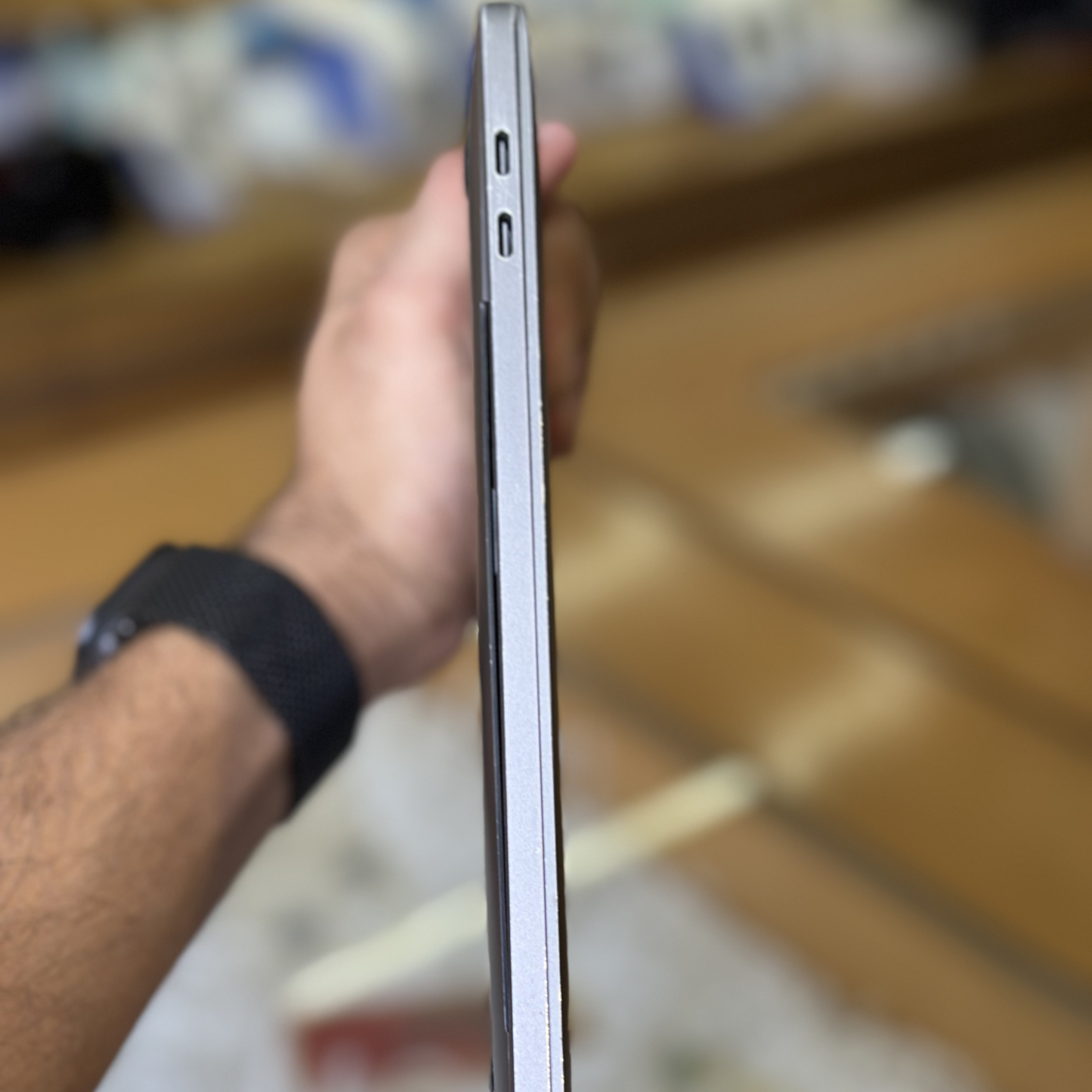 Used MacBook Pro 13-inch 2016 (Touch Bar) – 8GB / 256GB