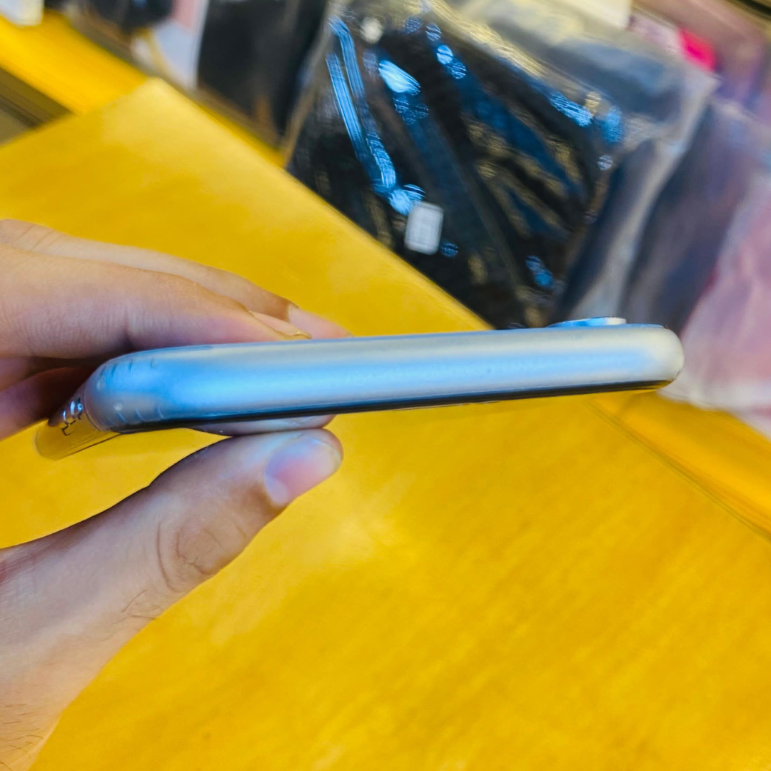 iPhone XR PTA Approved (Used)