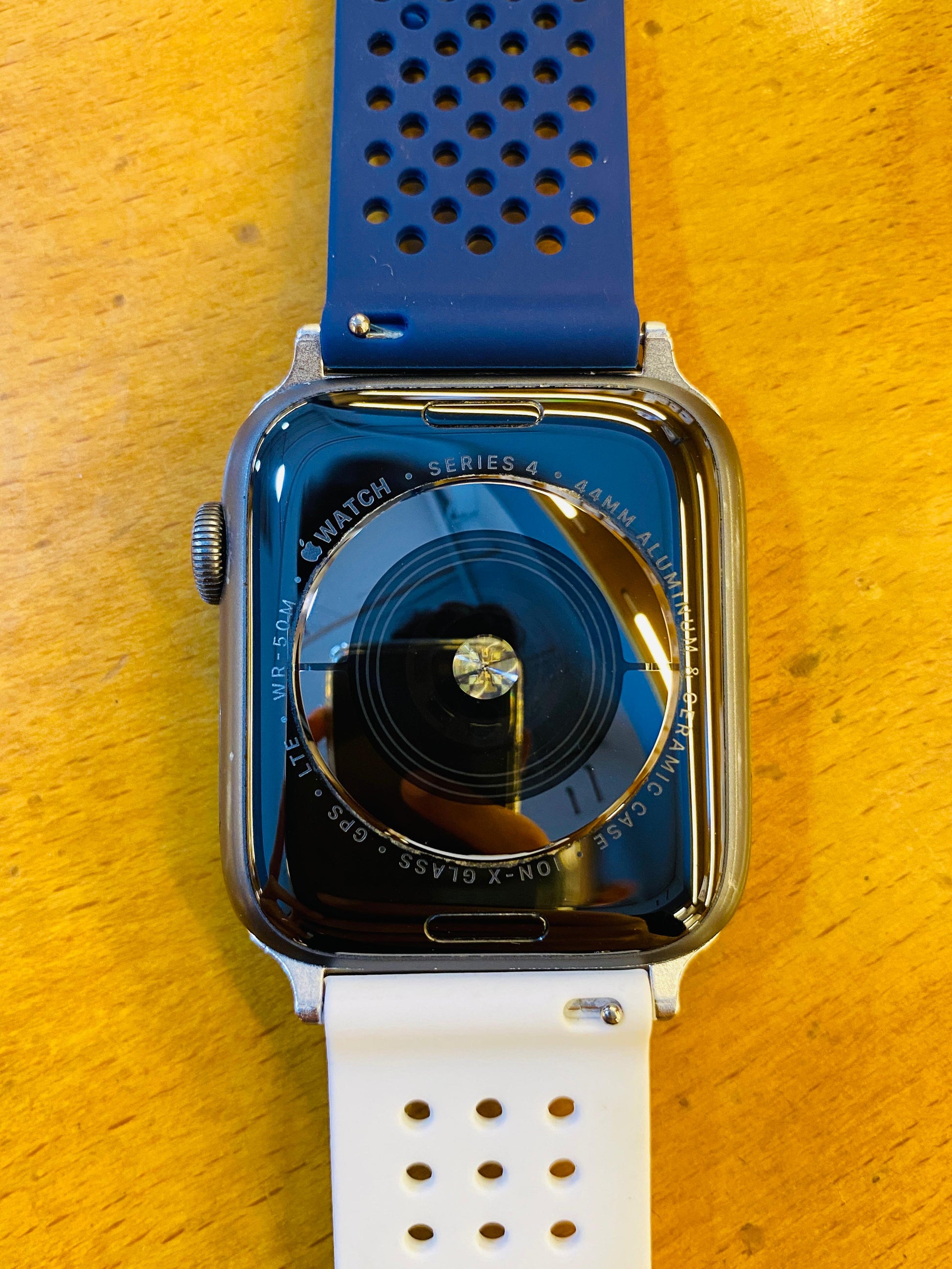 Apple Watch Series 4 Aluminium (Used) BH-85%