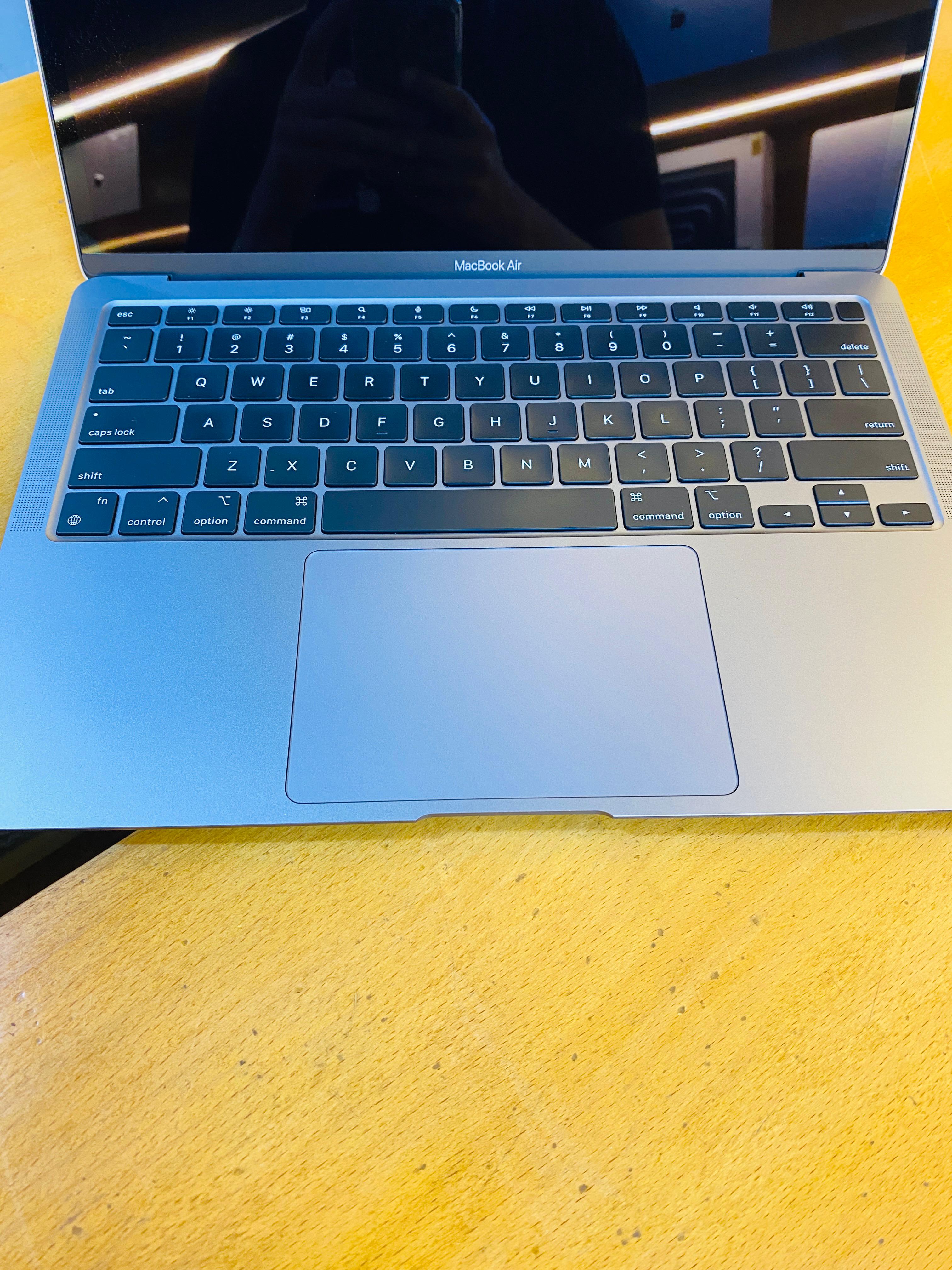 Macbook Air 2020 | 13 Inches | M1 | 8GB RAM | 256GB SSD | Silver | Excellent Condition [As New Just Box Opened] | Cycles-4 (Code-ABD)