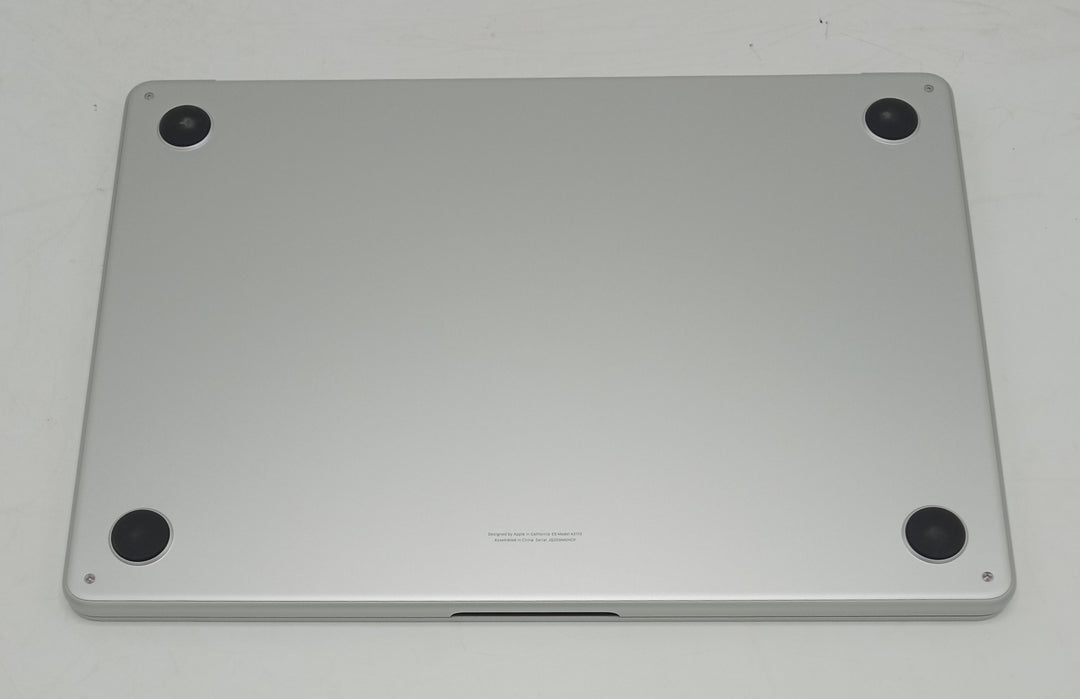 MacBook Air 2024 | 13 Inches | Apple M3 Chip | 16 GB Ram | 512 GB SSD | Silver | 8 Cycles (Like New) | (Code - 241991)